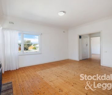 Just Metres from the Beach & Local Shops - Photo 3