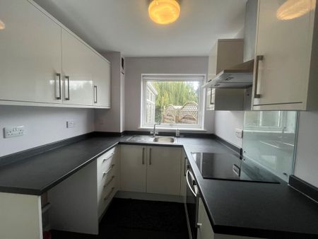 3 bedroom semi-detached house to rent - Photo 5