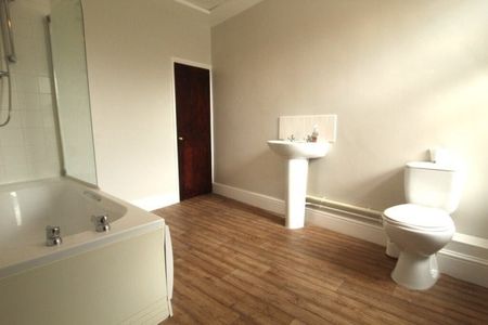 Riverside, Cambridge £1,600 pcm ⓘ The monthly or weekly payment required by the landlord. Read our glossary page , 2 bedrooms, end terrace house, to let * Tenant info - Photo 5