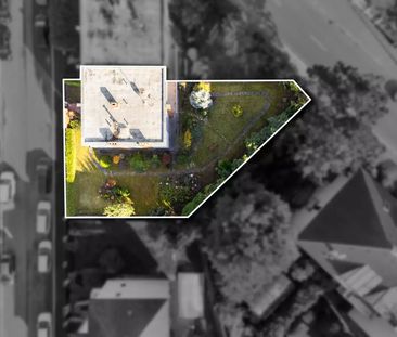 Nabízíme k pronájmu zařízený rodinný dům 5+2 se dvěma balkony a pro... - Photo 6