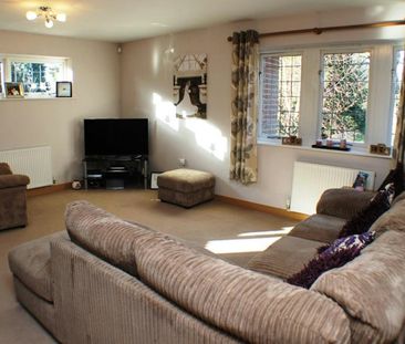 Flat to rent on - Photo 2