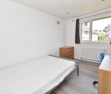 5 bedroom semi-detached house to rent - Photo 4