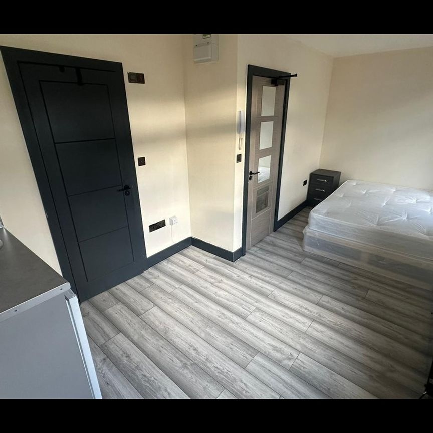 Studio Flat, Sandhurst Road, SE6 - Photo 1