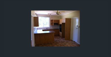 GREAT SIZED FAMILY HOME - Photo 2