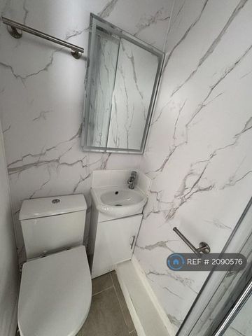 4 bedroom terraced house to rent - Photo 4