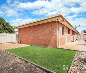 QUIET TWO-BEDROOM UNIT IN PRIVATE COURT LOCATION - Photo 4