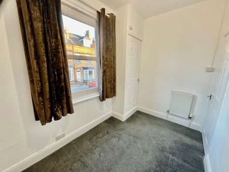 102 Candler Street, YO12 7DG, Scarborough - Photo 2