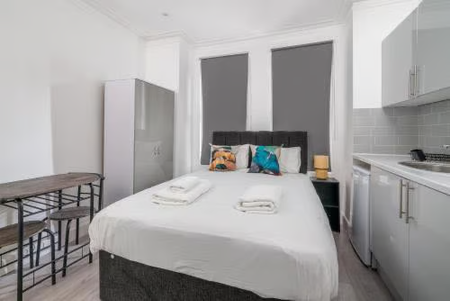 Studio to rent - Photo 2