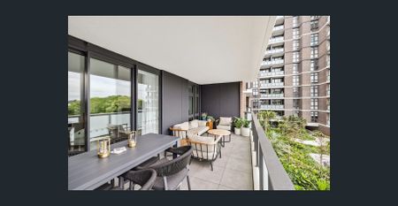 Oversized designer home with study in village setting - Photo 4