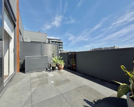 Caulfield South - Photo 2