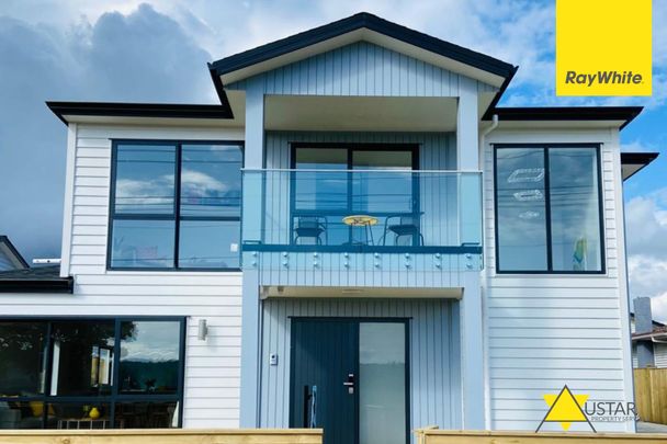 Looking for a modern home built in the ever so convenient Henderson? Look no further. - Photo 1