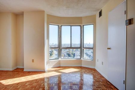 Forest Manor - Photo 4