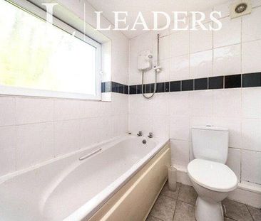 1 bedroom in a flat share to rent - Photo 5