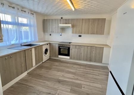 3 bedroom terraced house to rent - Photo 3