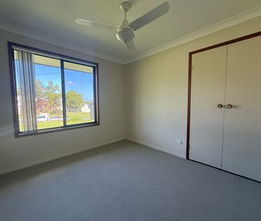 Charming 3 Bedroom Home in Regents Park - Ideal for Families! - Photo 3