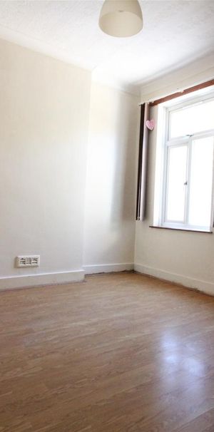 Villiers Road, Southall - Photo 1