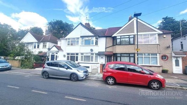 Saxon Avenue, Feltham, TW13 - Photo 1