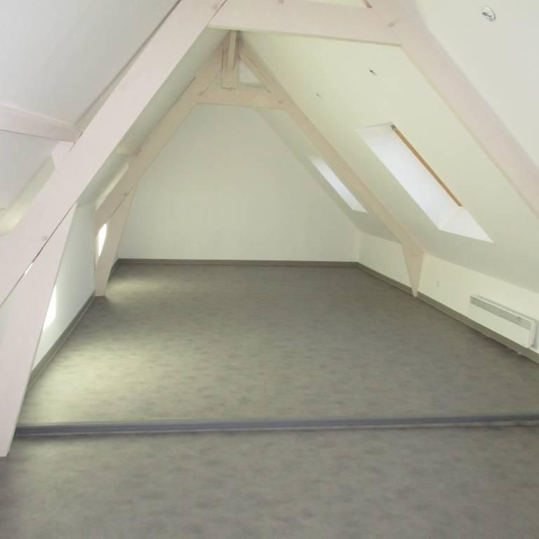 Carnin, trés beau T2 63m2, cuisine équipée, grande chambre en mezzanine, parking. 705€, dispo - Photo 1
