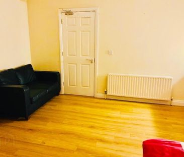 Room 7, 31 Sandhurst Drive, Stranmillis, Belfast, BT9 5AY - Photo 2