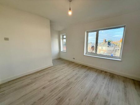 3 bedroom semi-detached house to rent - Photo 3