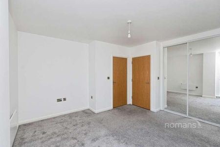Grand View, Farnborough Road, Farnborough, Hampshire, GU14 - Photo 4