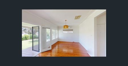 TIDY 3-BEDROOM COTTAGE BESIDE GOLF COURSE! - Photo 2