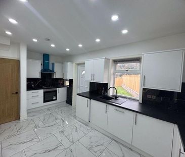 3 bedroom semi-detached house to rent - Photo 5