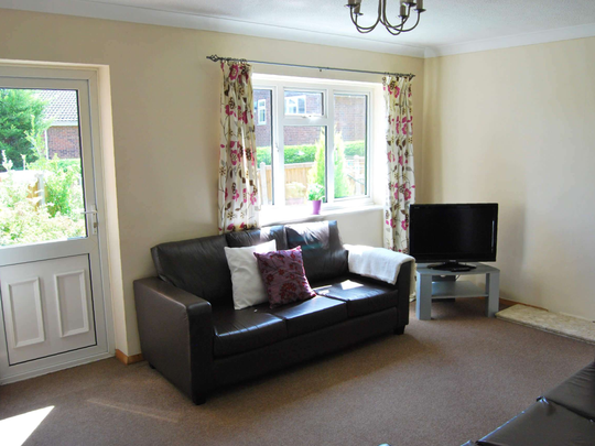 Brabourne Close Room 6 - Photo 1