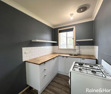 Spacious three bedroom home - Photo 5