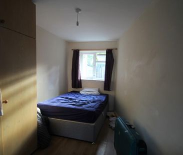 5 bedroom semi-detached house to rent - Photo 2