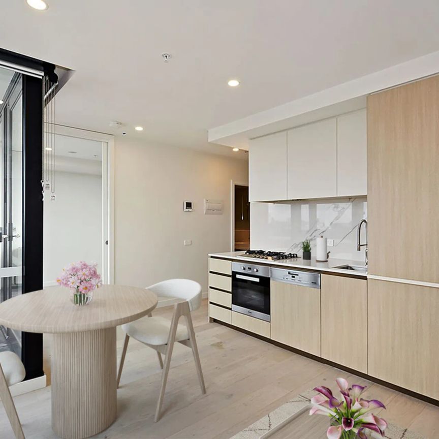 GREAT INNER CITY PAD WITH IMMACULATE INTERIORS - Photo 1