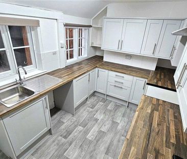 2 bedroom semi-detached house to rent - Photo 4