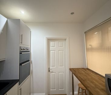 Room in a Shared House, High Town Road, LU2 - Photo 4