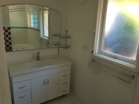 Family Home for Lease - Prime Wantirna Location! - Photo 2