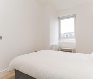 3 bedroom flat to rent - Photo 6