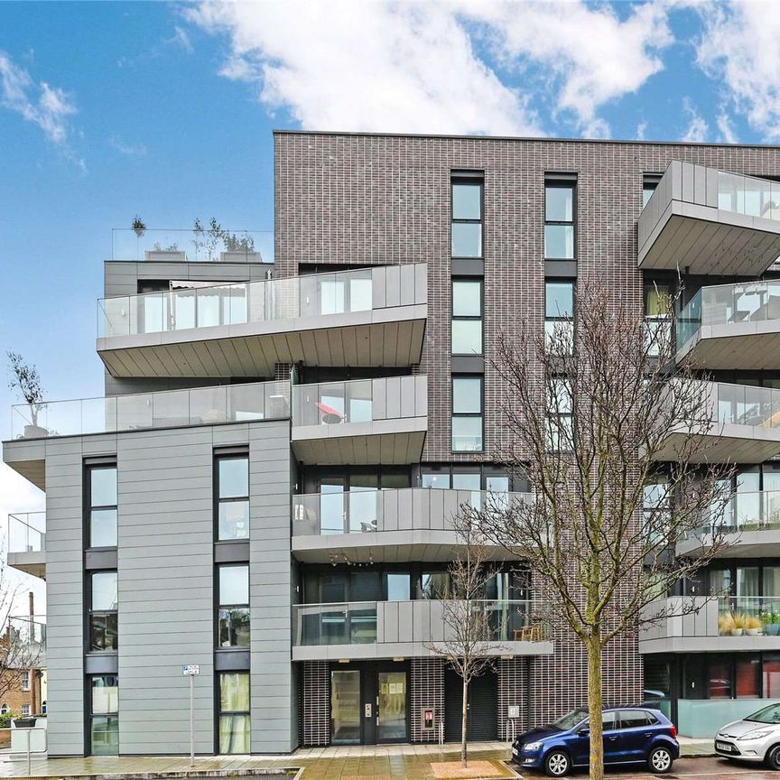 Bright and spacious 1 bedroom apartment with a private balcony. - Photo 1