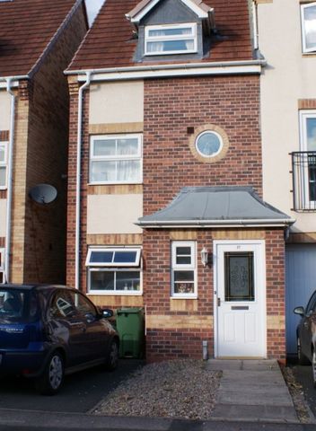 17 Goods Yard Close - Great Location & Off Street Parking Loughborough - Photo 2