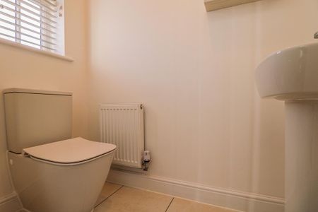 3 bedroom semi-detached house to rent - Photo 3