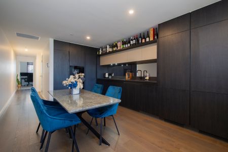 Ultra Modern 2 Bedroom Apartment in Prestigious Skye Residences - Photo 4