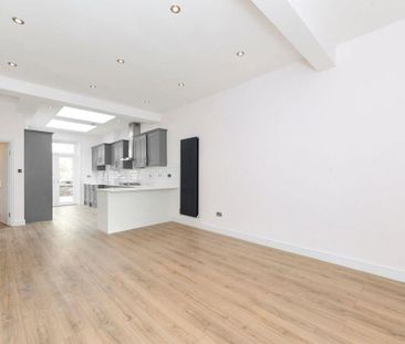 3 bedroom ground floor flat to rent - Photo 1