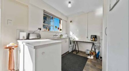 Charming 2BR Unit in Fitzroy! - Photo 3