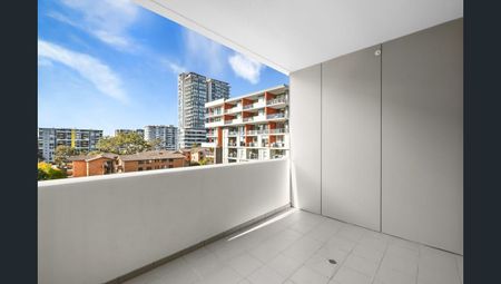 Super Spacious 2 Bed with Kitchen Island - Photo 5