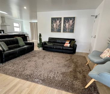 Beautifully presented studio in Temple View - Photo 2