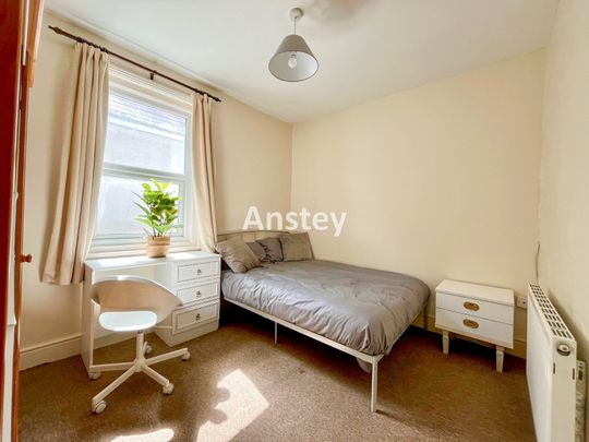 5 bedroom detached house to rent - Photo 1
