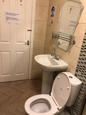 1 bedroom in a house share to rent - Photo 5