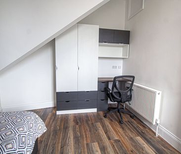 Apt 16 , Fairbairn Residence - Photo 3