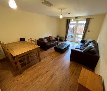 1 bedroom in a house share to rent - Photo 2