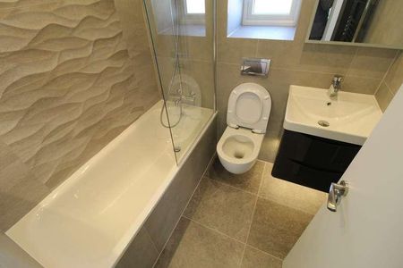 De Havilland Road, Edgware, HA8 - Photo 2