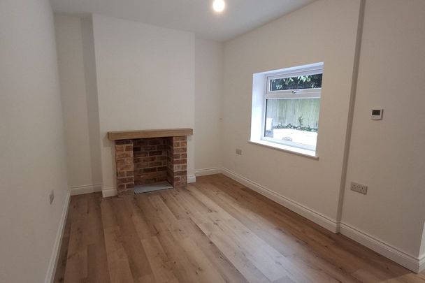 Burton Lane - Photo 1