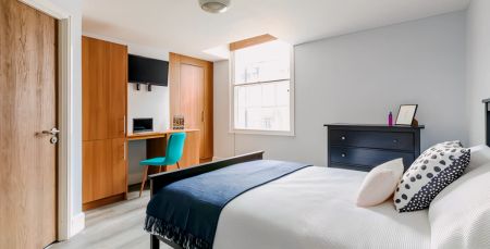 En-Suite 2 - Photo 2